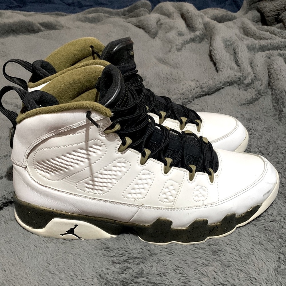 Jordan Retro 9 "Statue"